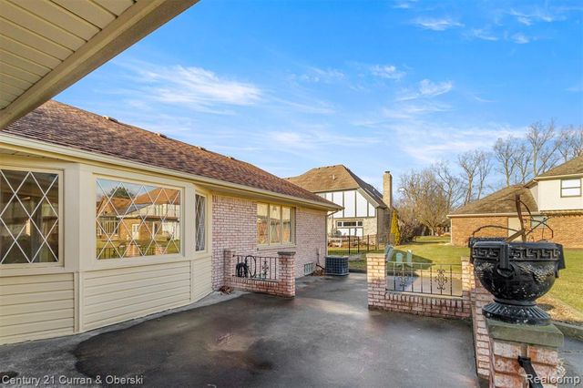 20154 Riverside Drive, Livonia, MI 48152