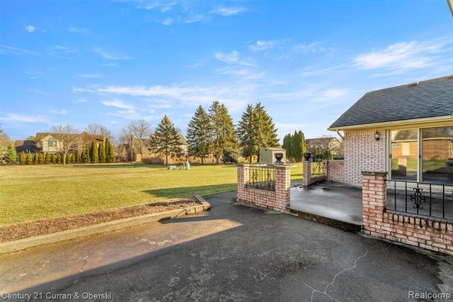 20154 Riverside Drive, Livonia, MI 48152