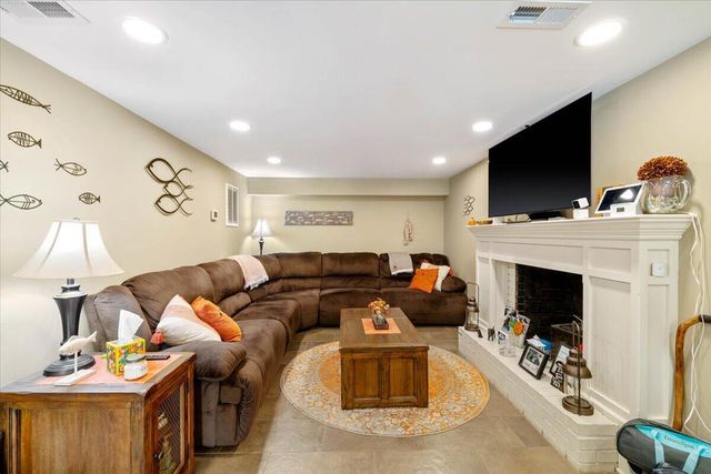 70 Crescent LN, Wirtz, VA 24184