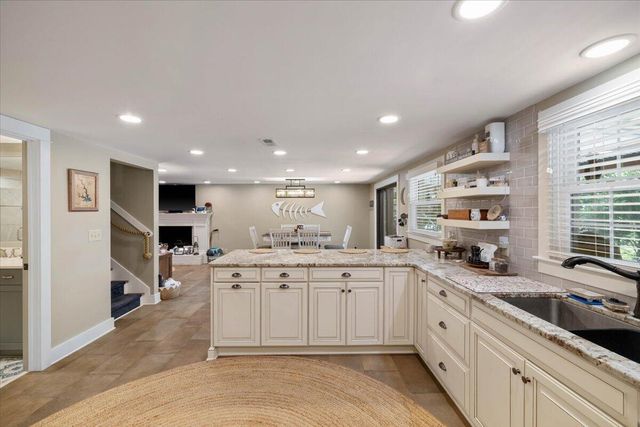 70 Crescent LN, Wirtz, VA 24184