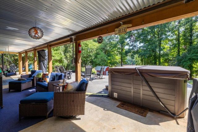70 Crescent LN, Wirtz, VA 24184