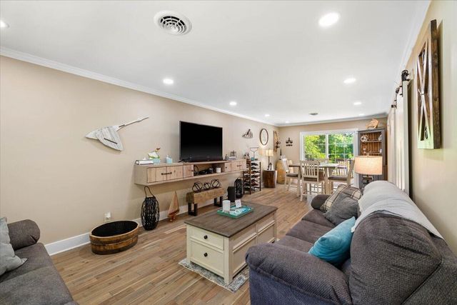 70 Crescent LN, Wirtz, VA 24184