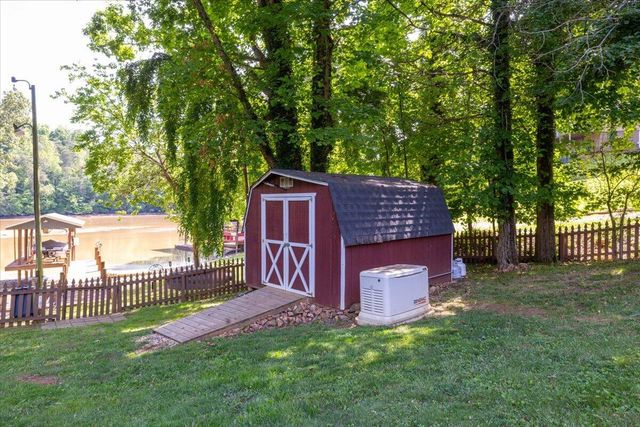 70 Crescent LN, Wirtz, VA 24184