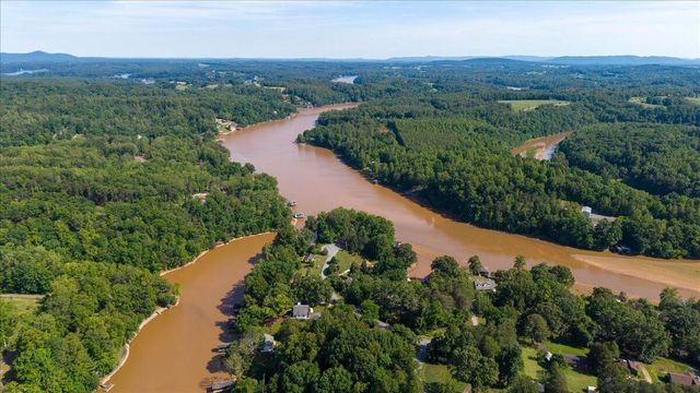 70 Crescent LN, Wirtz, VA 24184