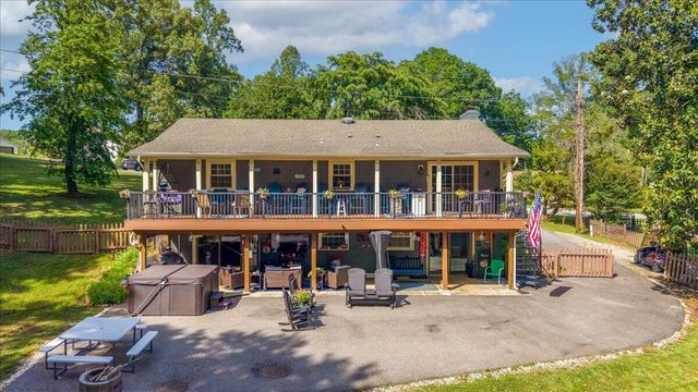 70 Crescent LN, Wirtz, VA 24184