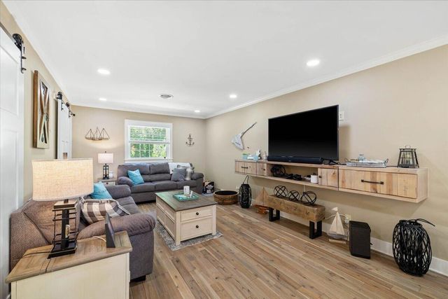 70 Crescent LN, Wirtz, VA 24184