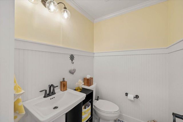 70 Crescent LN, Wirtz, VA 24184