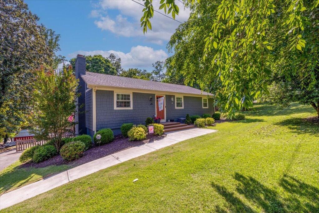 70 Crescent LN, Wirtz, VA 24184