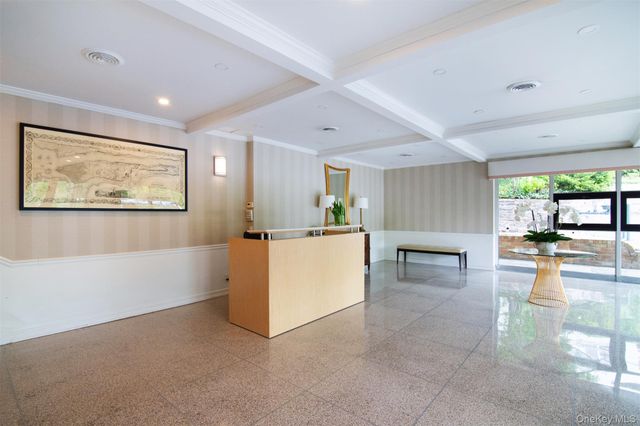 72 Pondfield Road West 1G, Bronxville, NY 10708