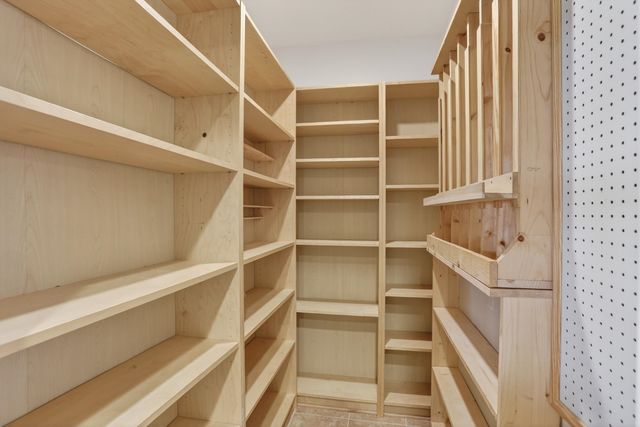 7934 DOVIE LN, Germantown, TN 38138