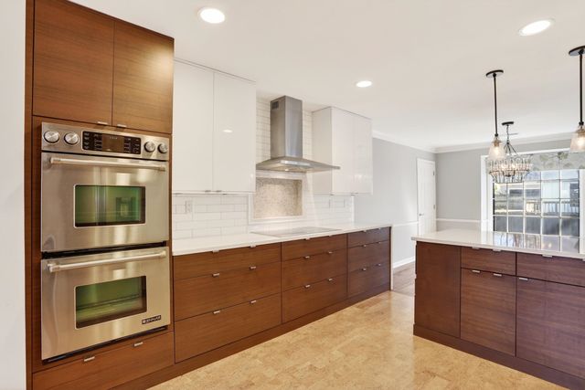 7934 DOVIE LN, Germantown, TN 38138