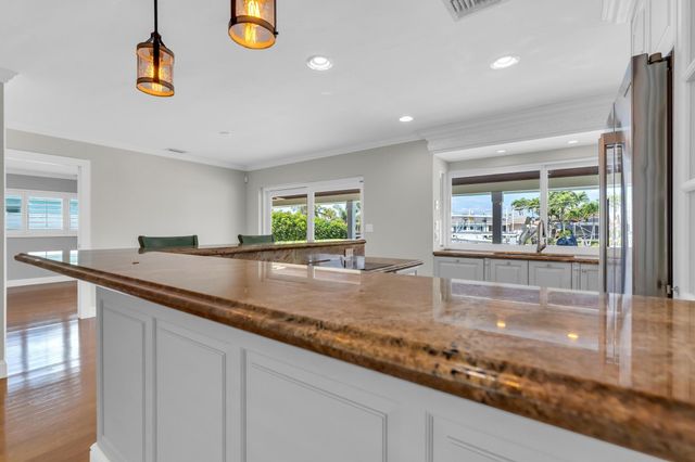 925 SE 10th Street, Pompano Beach, FL 33060