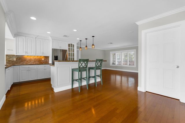 925 SE 10th Street, Pompano Beach, FL 33060