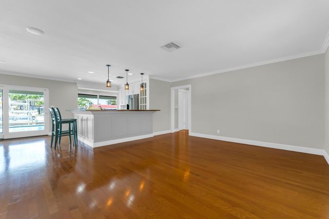 925 SE 10th Street, Pompano Beach, FL 33060