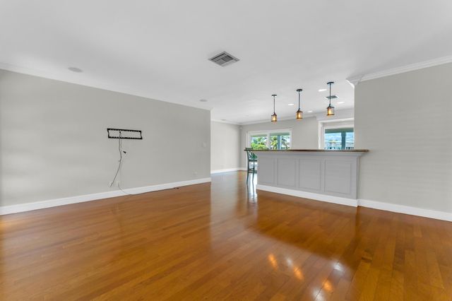 925 SE 10th Street, Pompano Beach, FL 33060