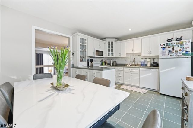 159 Henderson Pl, East Windsor Twp., NJ 08520