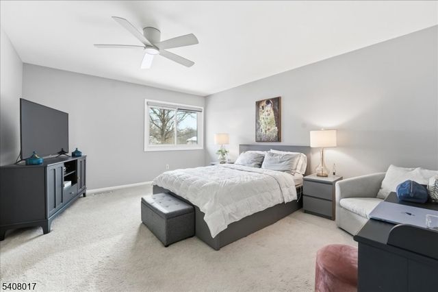 159 Henderson Pl, East Windsor Twp., NJ 08520