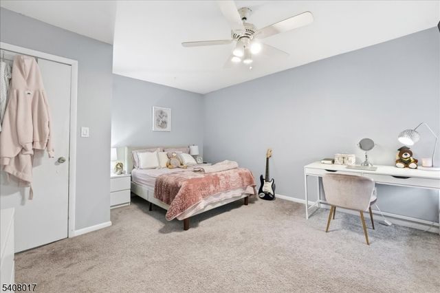 159 Henderson Pl, East Windsor Twp., NJ 08520