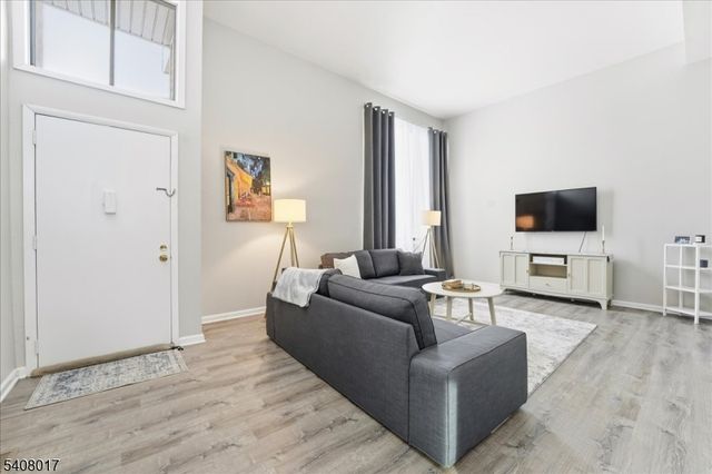 159 Henderson Pl, East Windsor Twp., NJ 08520