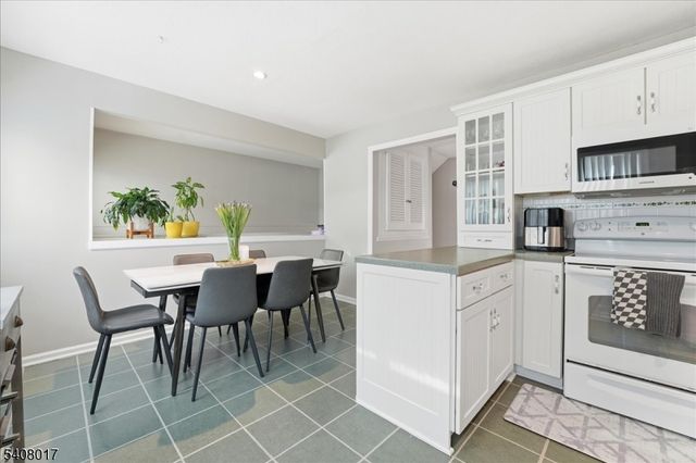 159 Henderson Pl, East Windsor Twp., NJ 08520