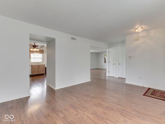 944 Angus Lane, Indianapolis, IN 46217