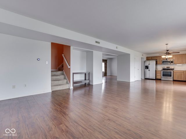 944 Angus Lane, Indianapolis, IN 46217