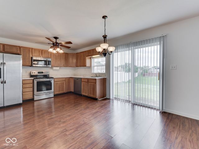 944 Angus Lane, Indianapolis, IN 46217