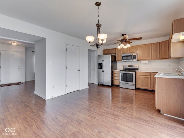 944 Angus Lane, Indianapolis, IN 46217