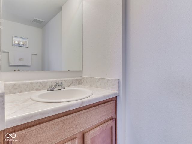 944 Angus Lane, Indianapolis, IN 46217