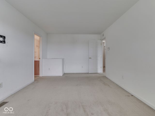 944 Angus Lane, Indianapolis, IN 46217