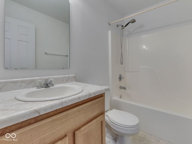 944 Angus Lane, Indianapolis, IN 46217