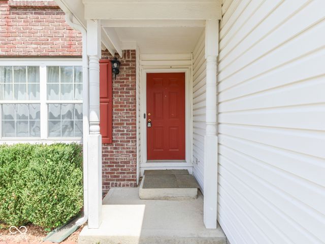944 Angus Lane, Indianapolis, IN 46217