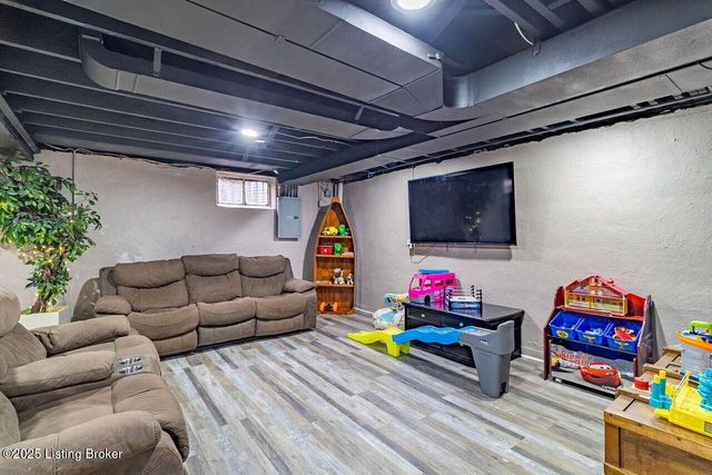 3014 McMahan Blvd, Louisville, KY 40220