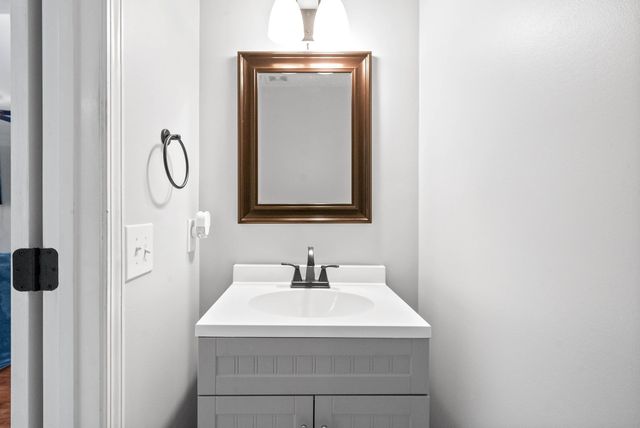 1911 Claymont Dr, Clarksville, TN 37040