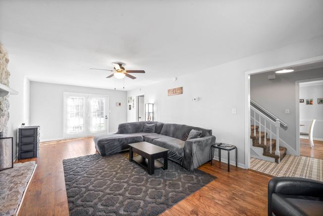 1911 Claymont Dr, Clarksville, TN 37040