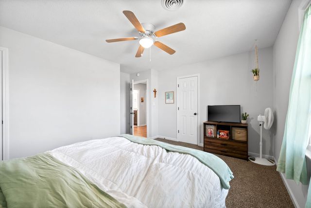 1911 Claymont Dr, Clarksville, TN 37040