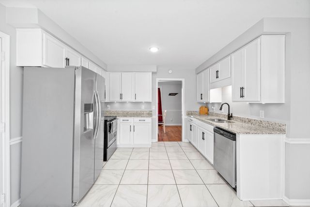 1911 Claymont Dr, Clarksville, TN 37040