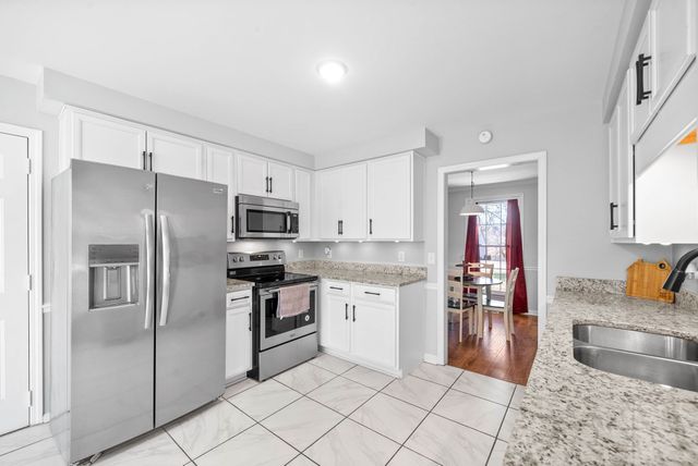 1911 Claymont Dr, Clarksville, TN 37040