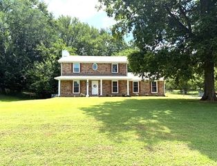 1911 Claymont Dr, Clarksville, TN 37040