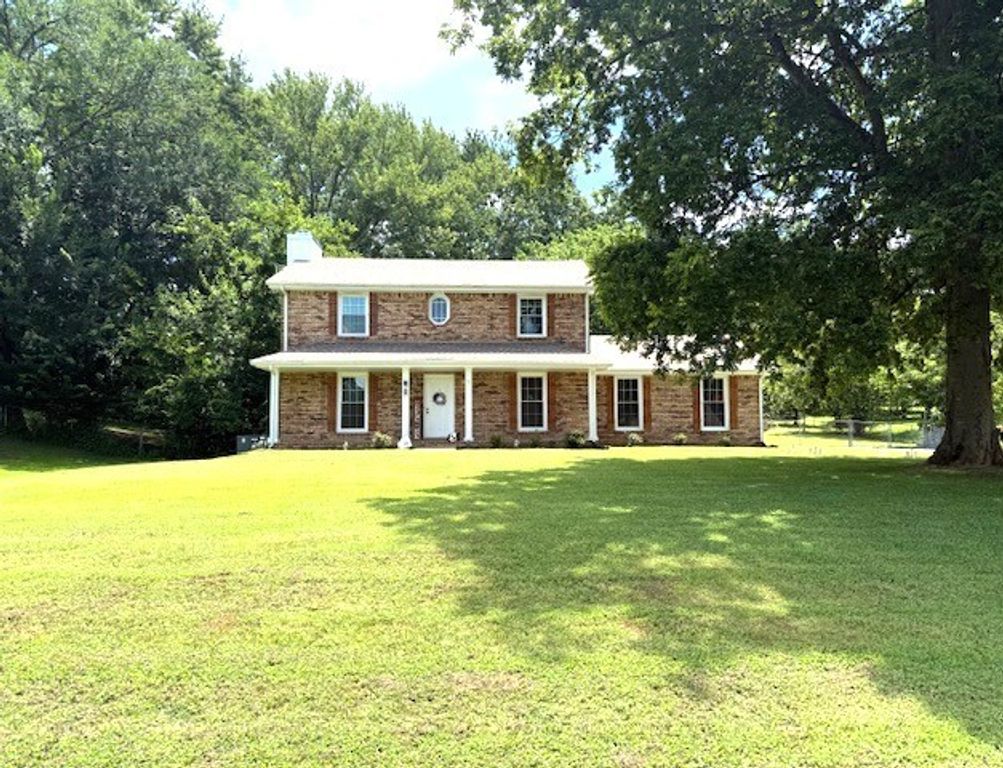 1911 Claymont Dr, Clarksville, TN 37040