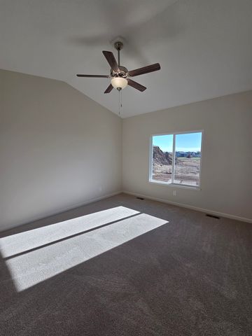 215 Summer Dr, Newton, KS 67114