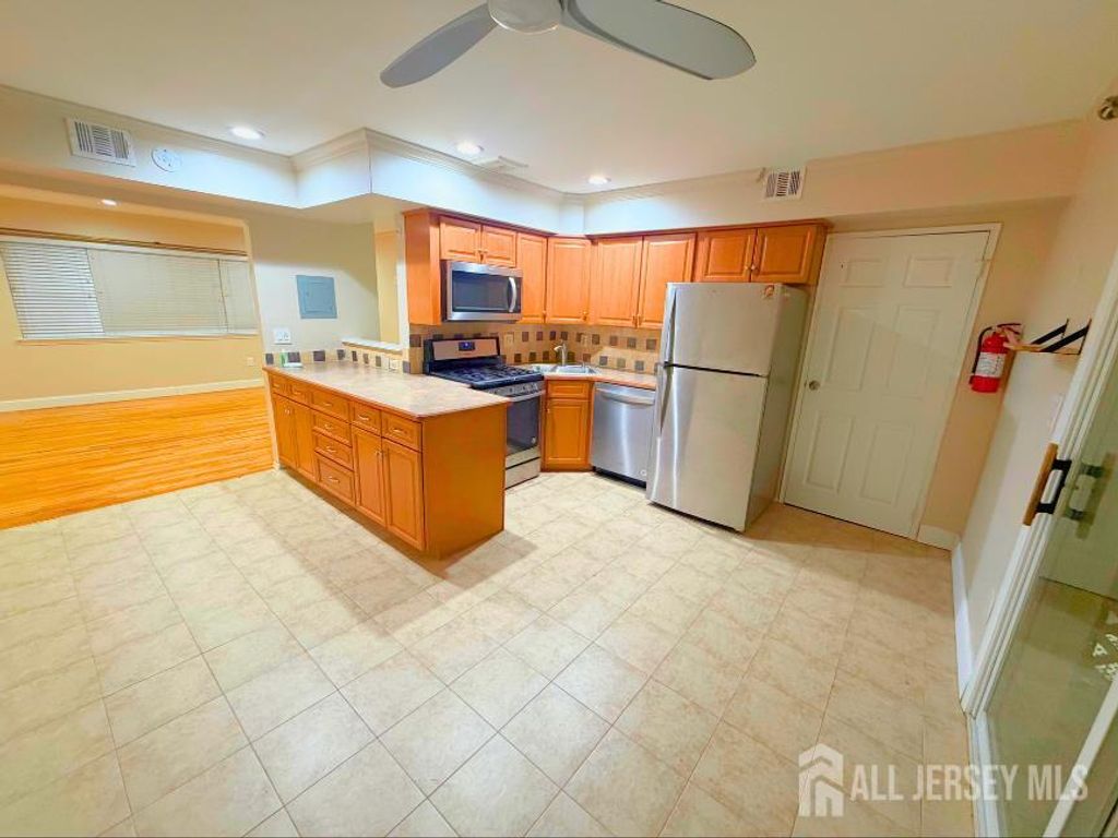 44 Judson Street 12B, Edison, NJ 08837