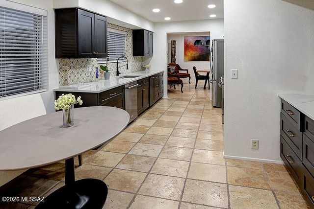 6513 N Green Briar Drive, Tucson, AZ 85718