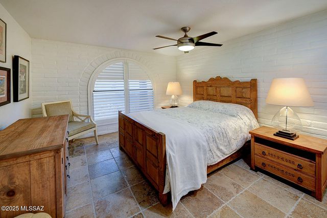 6513 N Green Briar Drive, Tucson, AZ 85718