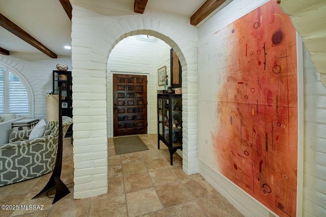 6513 N Green Briar Drive, Tucson, AZ 85718