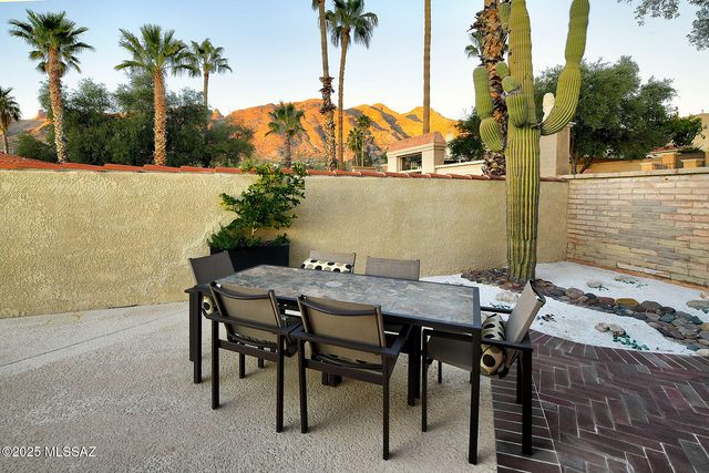 6513 N Green Briar Drive, Tucson, AZ 85718