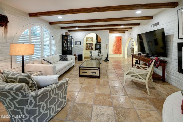 6513 N Green Briar Drive, Tucson, AZ 85718