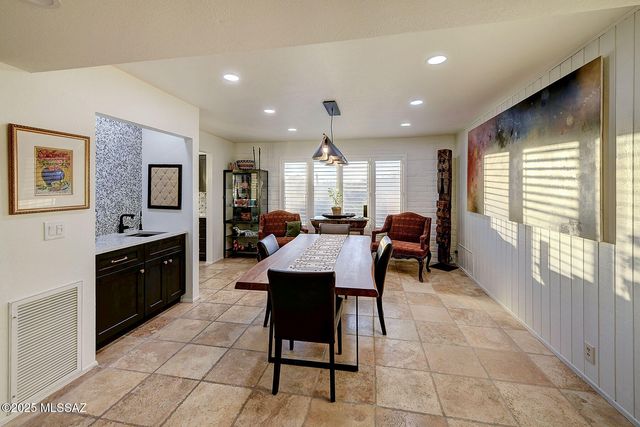 6513 N Green Briar Drive, Tucson, AZ 85718