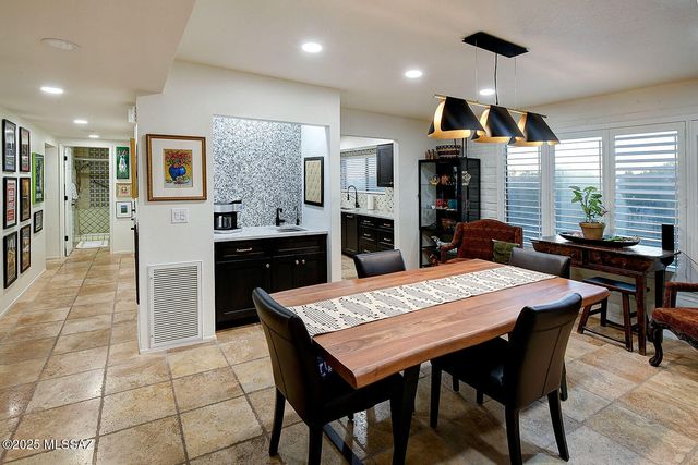 6513 N Green Briar Drive, Tucson, AZ 85718