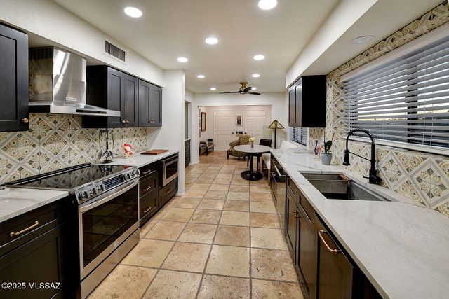 6513 N Green Briar Drive, Tucson, AZ 85718